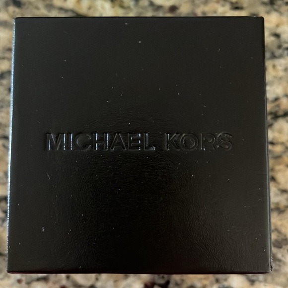 Michael Kors white womens watch. - Picture 4 of 4